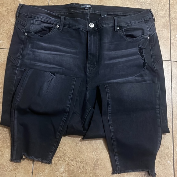 Fashion nova jegging in black - Picture 2 of 3